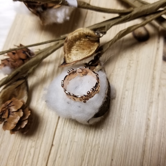 🌸🌸So Cute Lucky Daisy Plum 14K plated Band Ring🌸🌸 - Picture 6 of 8